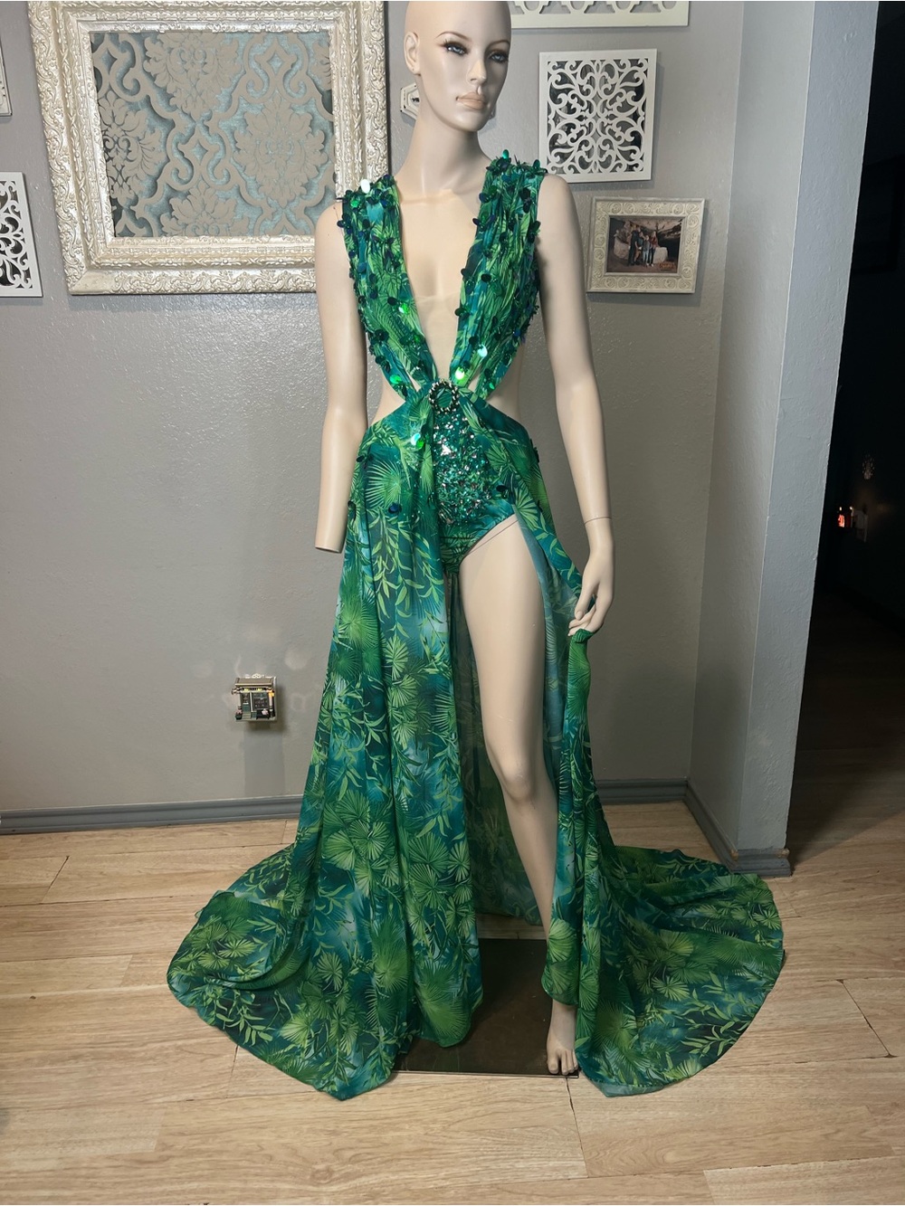 The JLO DRESS!!! Tropical Green Plunging Cutout Gown - Picture 4 of 15